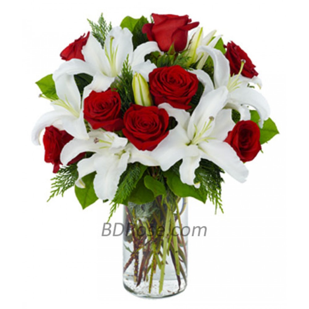 Букет из белых лилий и красных роз